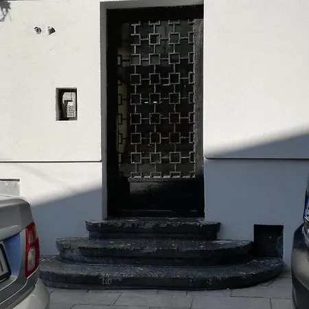 Super - Lovely One-bedroom On Victoriei Avenue * Bukarest