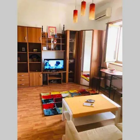 Super - Lovely One-bedroom On Victoriei Avenue Boekarest